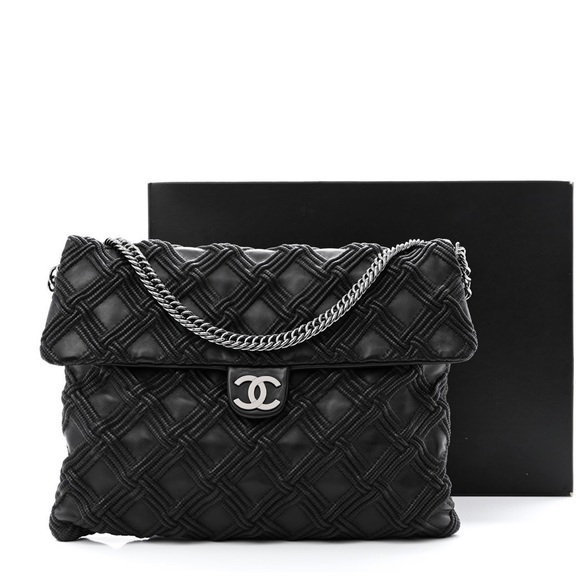 AUTHENTIC LARGE CHANEL WALK OF FAME LAMB SKIN FLAP - Picture 1 of 15